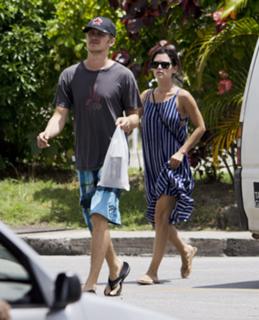Rachel Bilson feet photo thumbnail