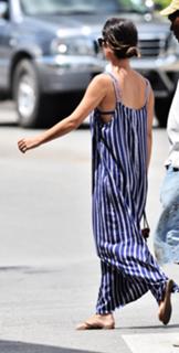 Rachel Bilson feet photo thumbnail