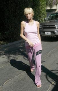 Paris Hilton feet photo thumbnail