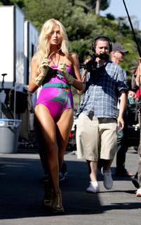 Paris Hilton feet photo thumbnail