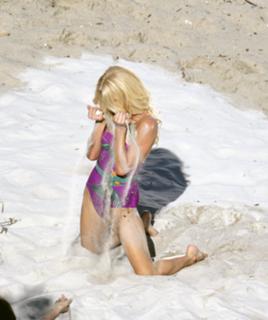 Paris Hilton feet photo thumbnail