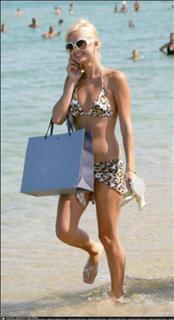 Paris Hilton feet photo thumbnail