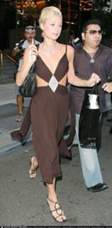 Paris Hilton feet photo thumbnail