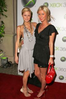 Paris Hilton feet photo thumbnail