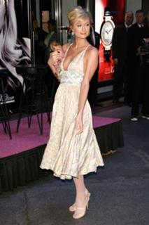 Paris Hilton feet photo thumbnail