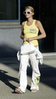 Paris Hilton feet photo thumbnail