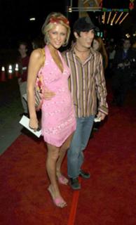 Paris Hilton feet photo thumbnail