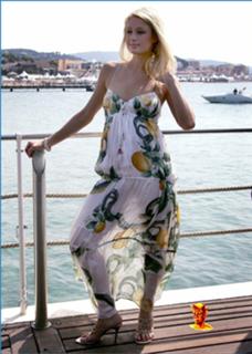 Paris Hilton feet photo thumbnail