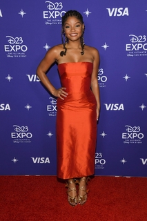 Halle Bailey feet photo thumbnail