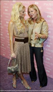 Paris Hilton feet photo thumbnail