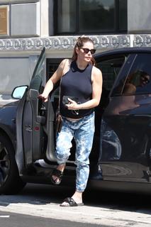 Ashley Greene feet photo thumbnail