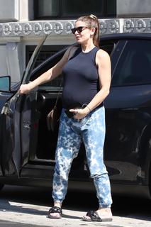 Ashley Greene feet photo thumbnail