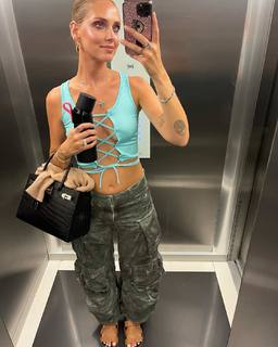 Chiara Ferragni feet photo thumbnail