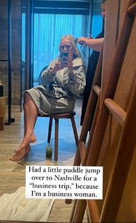 Chelsea Handler feet photo thumbnail