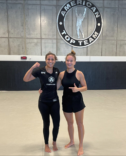 Karolina Kowalkiewicz feet photo thumbnail