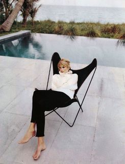 Claudia Schiffer feet photo thumbnail