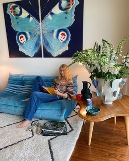 Claudia Schiffer feet photo thumbnail
