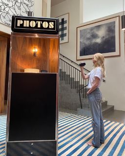 Claudia Schiffer feet photo thumbnail