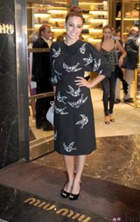 Blanca Suárez feet photo thumbnail