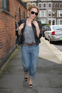 Kylie Minogue feet photo thumbnail