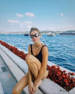Seyma Subasi feet photo thumbnail
