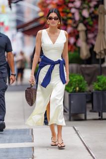 Kendall Jenner feet photo thumbnail