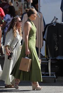Jennifer Lopez feet photo thumbnail