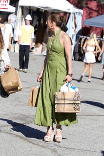 Jennifer Lopez feet photo thumbnail