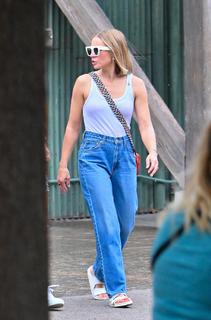 Kristen Bell feet photo thumbnail
