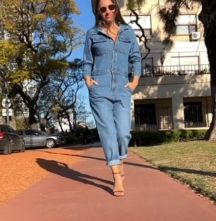 Carolina Ardohain feet photo thumbnail