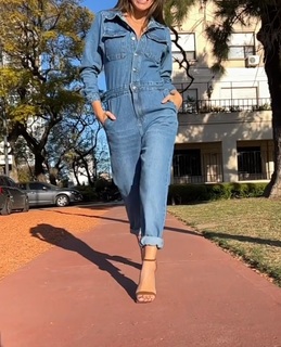 Carolina Ardohain feet photo thumbnail