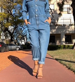 Carolina Ardohain feet photo thumbnail