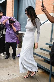 Kendall Jenner feet photo thumbnail