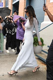 Kendall Jenner feet photo thumbnail