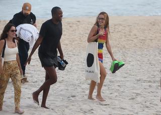 Rita Ora feet photo thumbnail