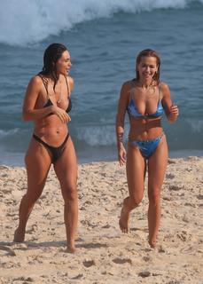 Rita Ora feet photo thumbnail