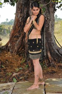 Taapsee Pannu feet photo thumbnail