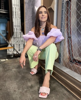 Tania Rincón feet photo thumbnail