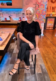 Denise Van Outen feet photo thumbnail