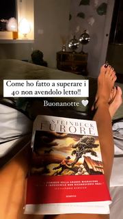 Caterina Balivo feet photo thumbnail