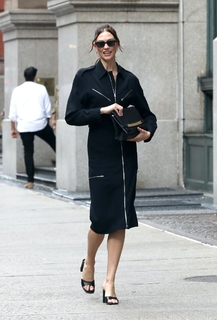 Karlie Kloss feet photo thumbnail