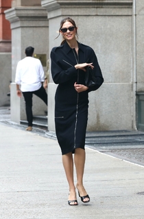 Karlie Kloss feet photo thumbnail