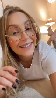 Carla Diaz feet photo thumbnail