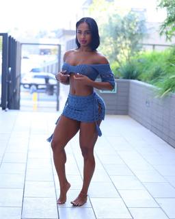 Qimmah Russo feet photo thumbnail