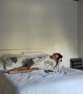Adrienne Houghton feet photo thumbnail