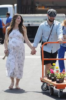 Ashley Greene feet photo thumbnail