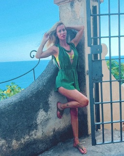 Nicole Neumann feet photo thumbnail