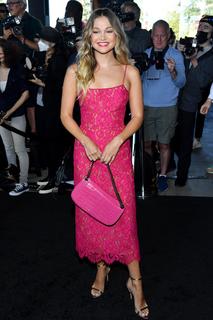 Olivia Holt feet photo thumbnail