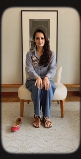 Dia Mirza feet photo thumbnail