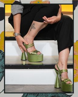 Drew Barrymore feet photo thumbnail